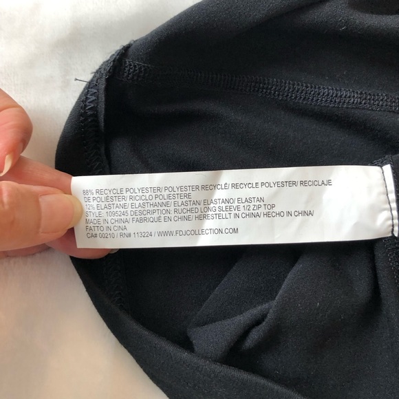 IMove 3/4 zip pullover. Size XS - Picture 14 of 15